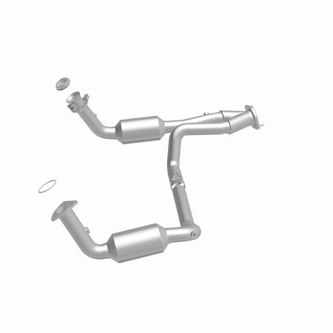 MagnaFlow DF Catalytic Conv OEM 2005 GMC Sierra/Chevrolet Silverado 1500/Cadillac Escalade Underbody