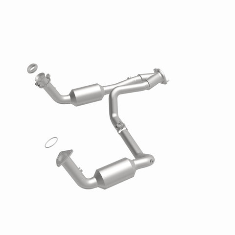 MagnaFlow DF Catalytic Conv OEM 2005 GMC Sierra/Chevrolet Silverado 1500/Cadillac Escalade Underbody