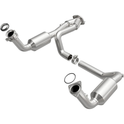 MagnaFlow DF Catalytic Conv OEM 2005 GMC Sierra/Chevrolet Silverado 1500/Cadillac Escalade Underbody