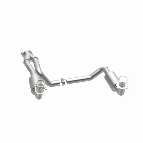 MagnaFlow DF Catalytic Conv OEM 2005 GMC Sierra/Chevrolet Silverado 1500/Cadillac Escalade Underbody