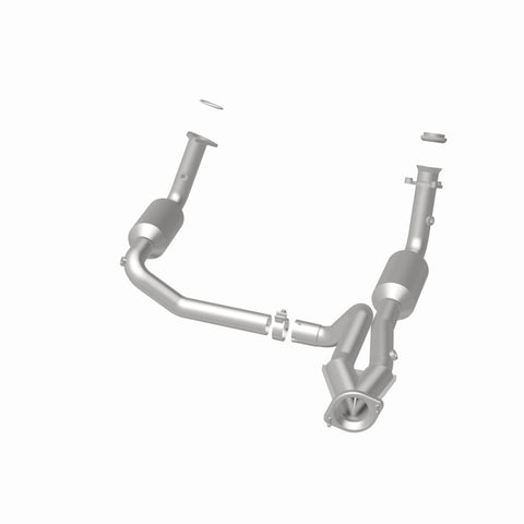 MagnaFlow DF Catalytic Conv OEM 2005 GMC Sierra/Chevrolet Silverado 1500/Cadillac Escalade Underbody