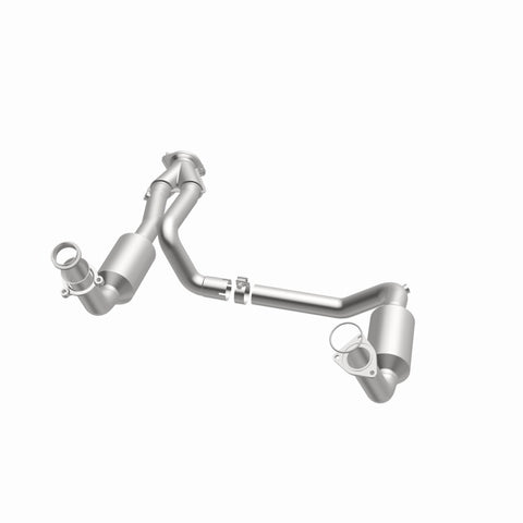 MagnaFlow DF Catalytic Conv OEM 2005 GMC Sierra/Chevrolet Silverado 1500/Cadillac Escalade Underbody